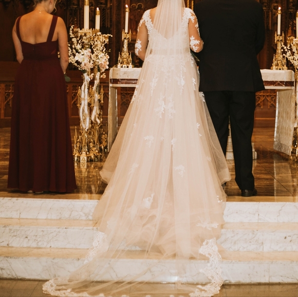 Cathedral Light Ivory Wedding Veil - Picture 8 of 8
